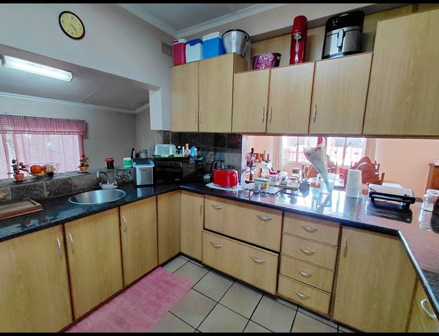 3 BEDROOM FREESTANDING FOR SALE IN MOREGLOED